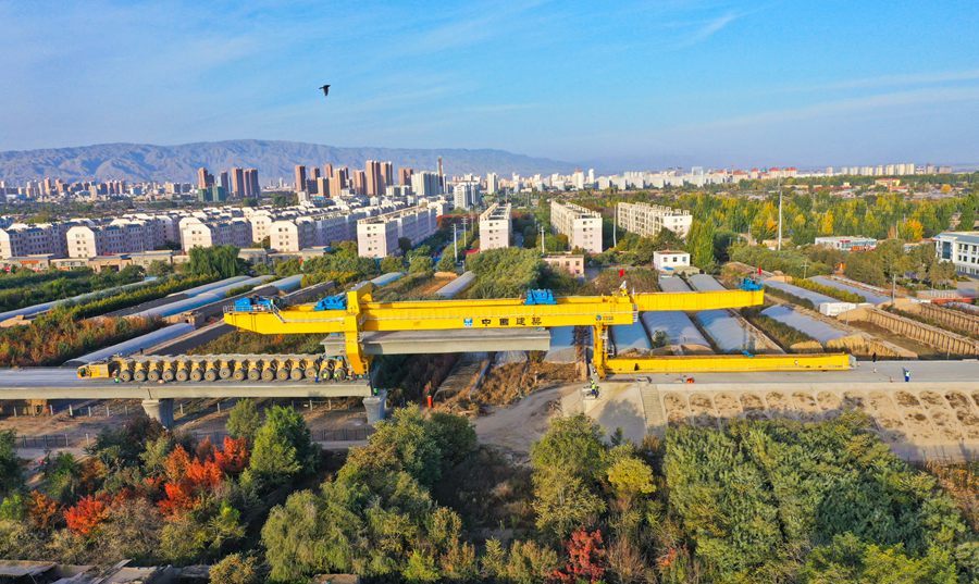 蘭張三四線鐵路站前五標段完成全部箱梁架設任務。蘭州鐵路局供圖 