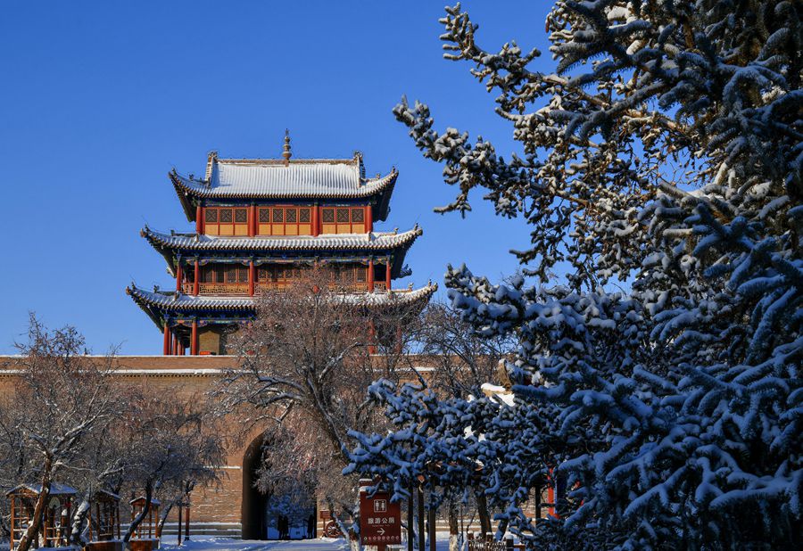 雪后的嘉峪關關城。師永紅攝