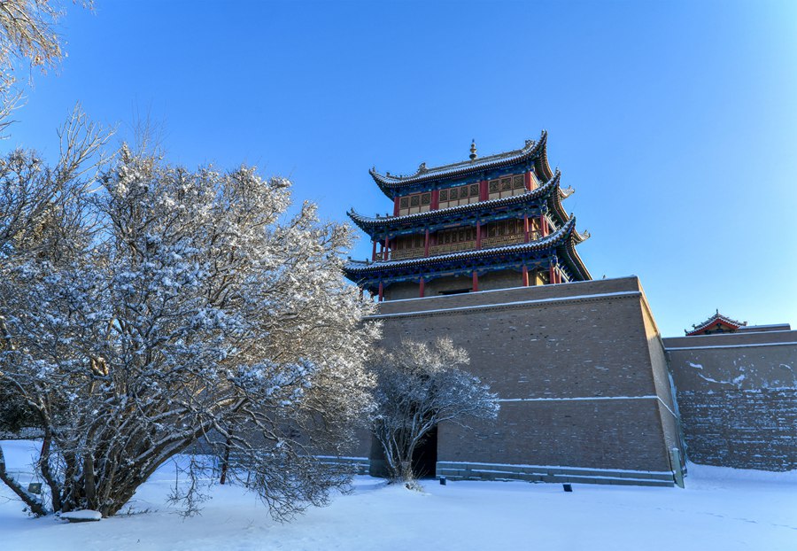 雪后的嘉峪關關城。師永紅攝