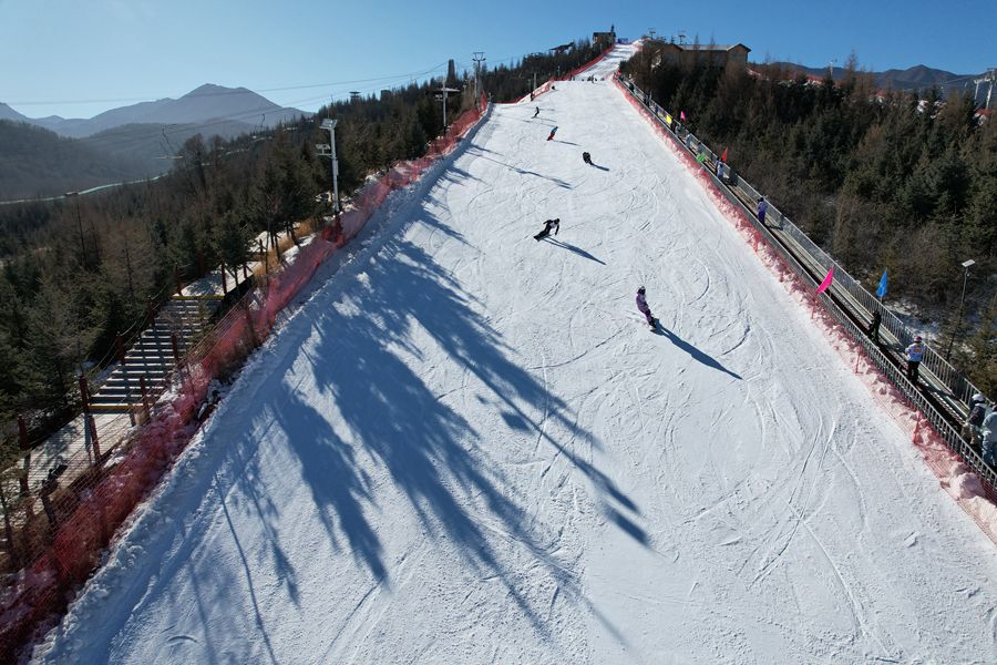 第八屆“松鳴巖·云發杯”甘肅省大眾滑雪邀請賽開賽。臨夏州委宣傳部供圖