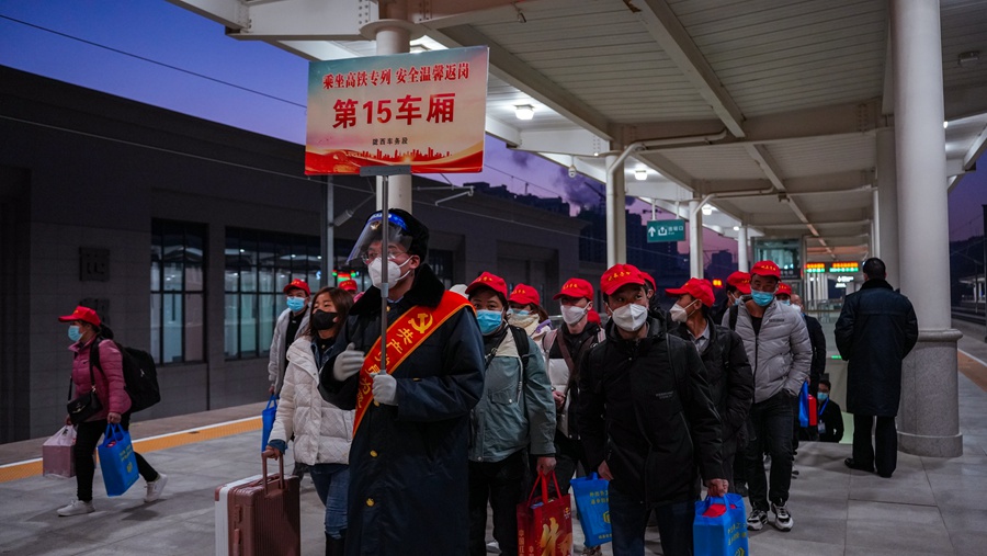 甘肅開出新年首趟高鐵務工專列。中國鐵路蘭州局集團有限公司供圖