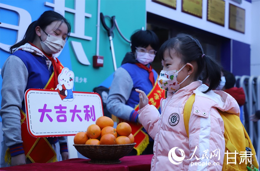 新學期“大吉大利”。人民網 黃帆攝