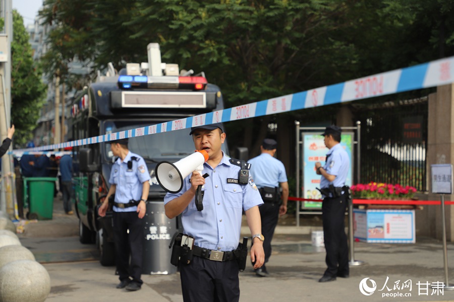 護航高考。人民網記者 黃帆攝