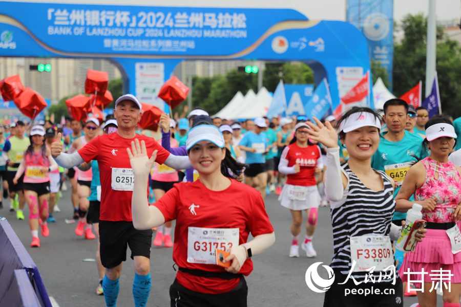 激情“蘭馬” 快樂奔跑。人民網記者 黃帆攝