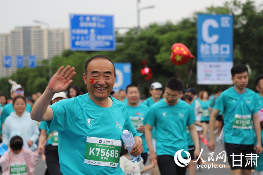 激情“蘭馬” 快樂奔跑。人民網記者 黃帆攝