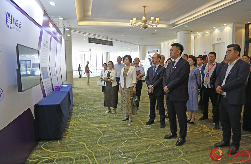 與會嘉賓聽取京津冀三地高新技術企業發展情況介紹。人民網記者 崔新耀攝