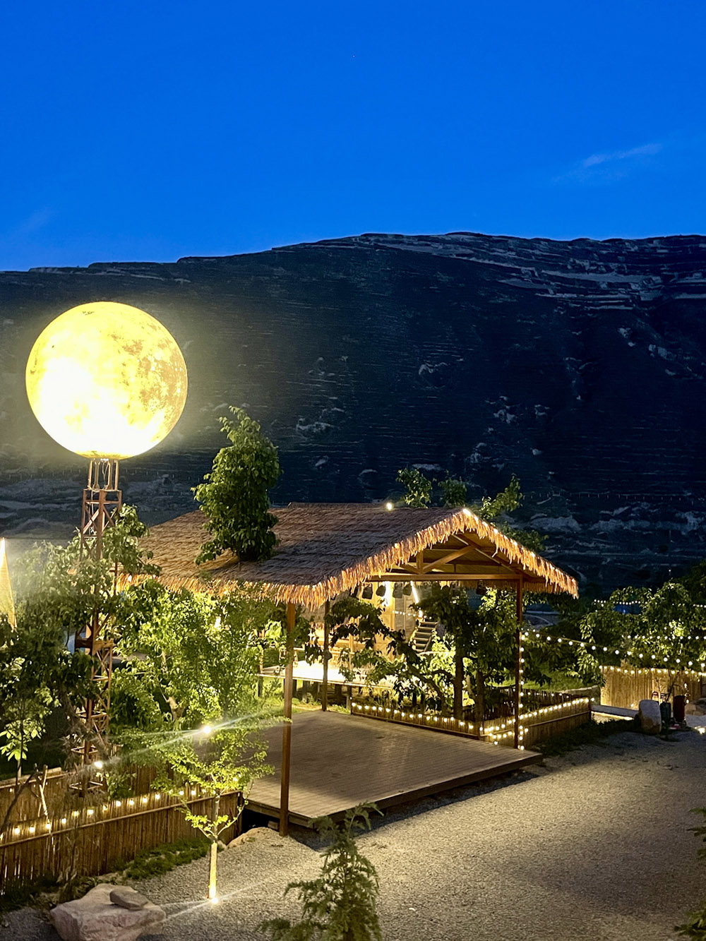 拙舍草廬夜景。受訪者供圖