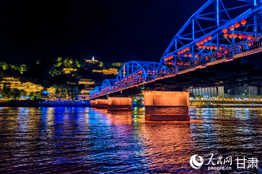 甘肅蘭州：夏夜中山橋 景美醉游人