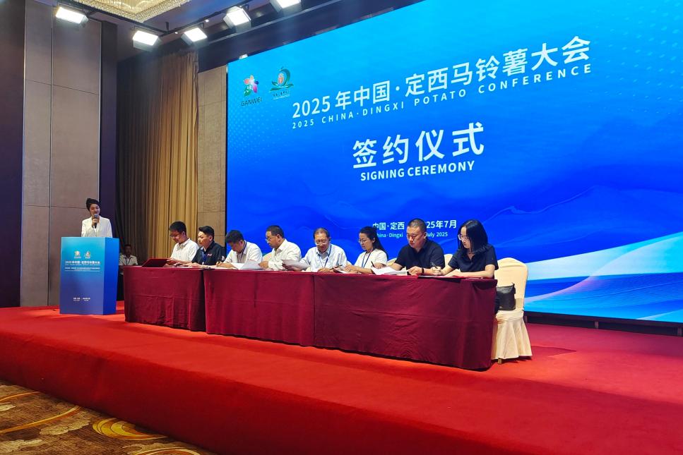 簽約儀式。人民網記者 米媛攝