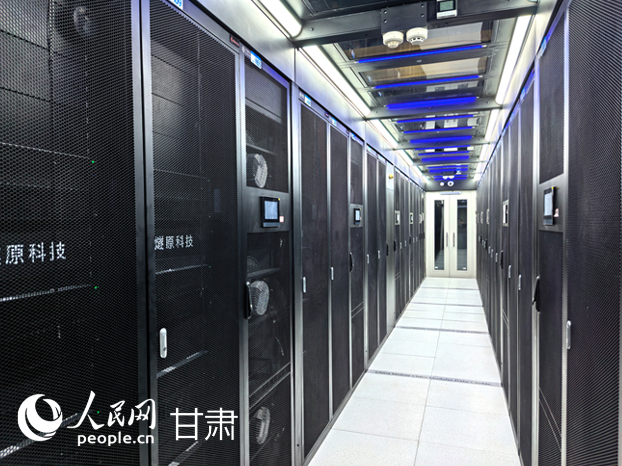 中國移動（甘肅·慶陽）數據中心機房。人民網記者 高翔攝