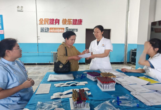 健康體檢現場。東鄉縣委宣傳部供圖