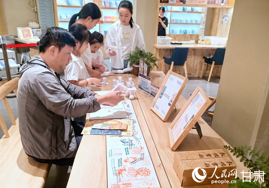 “集章打卡”，把敦煌記憶帶回家
