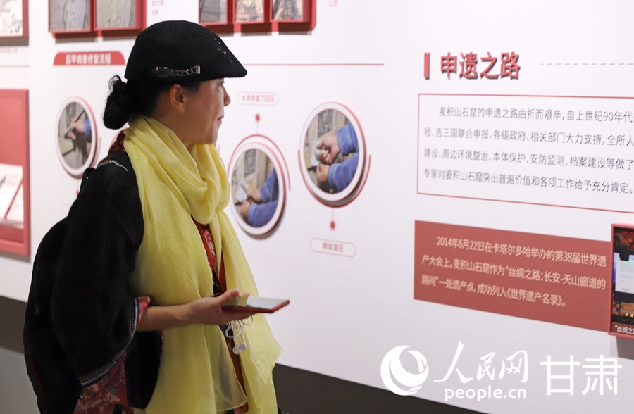 參觀展廳的游客。人民網記者 米媛攝