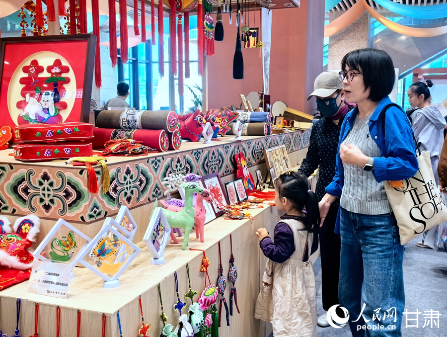 聚焦敦煌文博會｜非遺文創精品展實力“吸睛”【4】