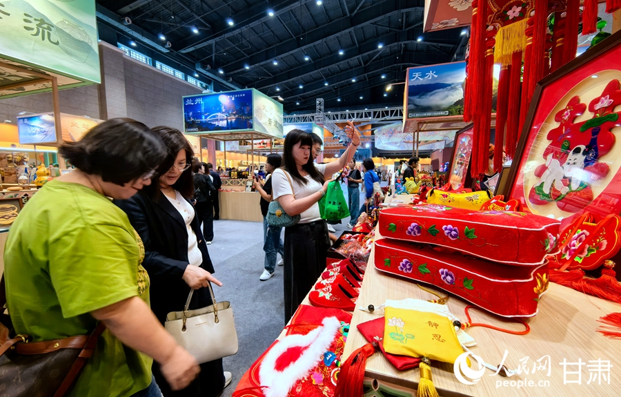 聚焦敦煌文博會｜非遺文創精品展實力“吸睛”【5】