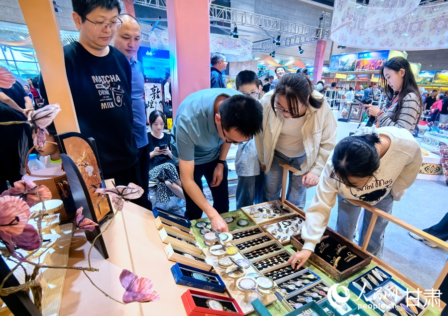 聚焦敦煌文博會｜非遺文創精品展實力“吸睛”【8】