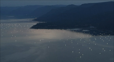 乘黃河晚風 賞三灣燈海