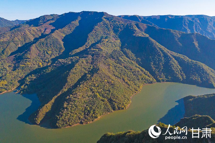 崆峒山下彈箏湖。人民網記者 米媛攝