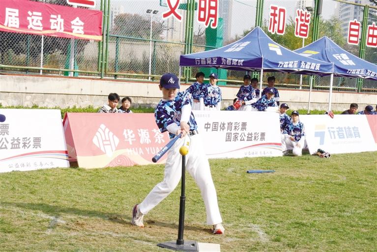 青少年組軟式棒球比賽現場