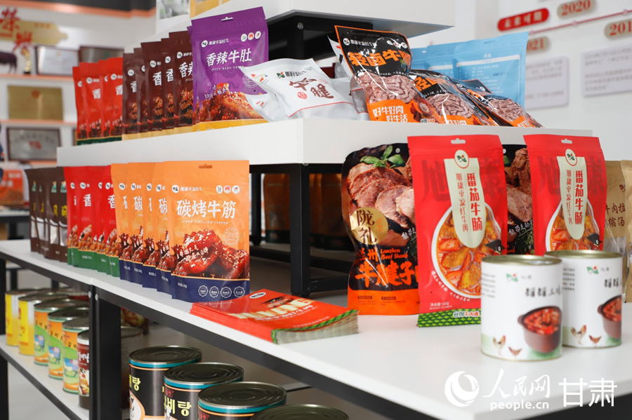 涇川縣旭康公司生產的牛腱子、番茄牛腩等系列產品。人民網記者 焦隆攝