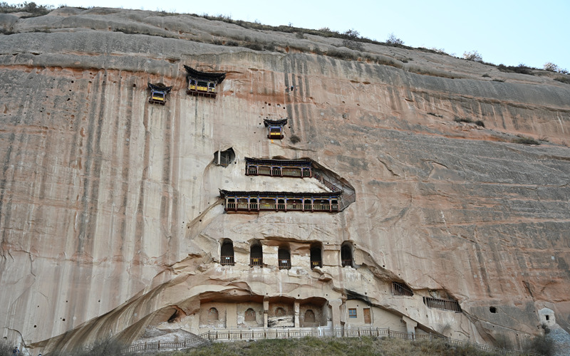馬蹄寺：鐫刻在懸崖絕壁上的藝術瑰寶